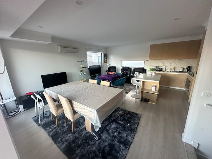 3-level Townhouse 5 Mins From Westfield Knox - Bayswater