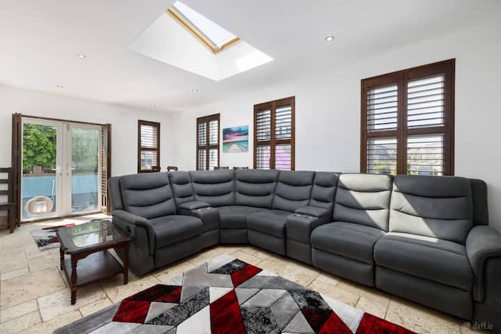 Whole Seafront Victorian With Panoramic Views - Greystones