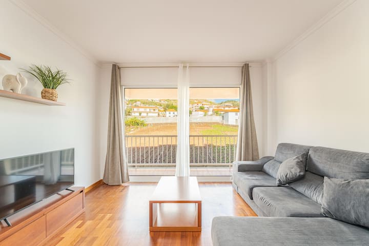 Bright & Cozy Apartment In Caniço - Madeira