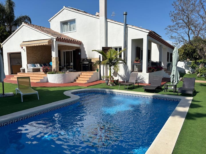 Family-friendly Holiday Home With Pool In Comaruga - Creixell