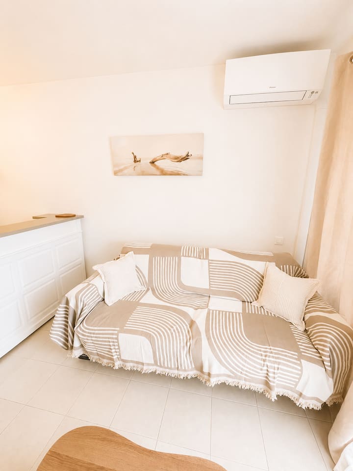 T2 Vue Mer, Piscine, Parc, Terrasse & Parking - Juan les Pins