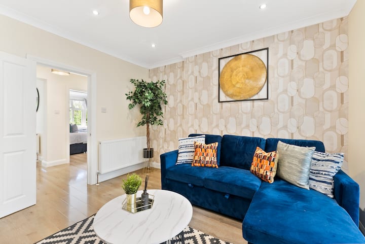 Stunning 6br Wembley Home | Parking - Harrow