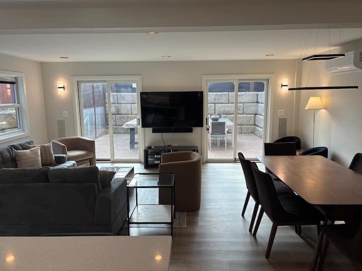 Modern West Side Retreat-sleeps 12, Walk To Town - Ann Arbor, MI