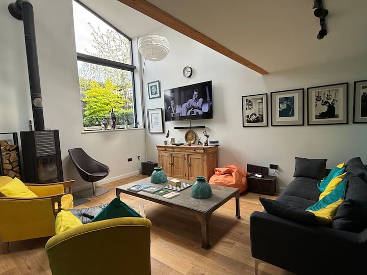 Oxford Lodge; A Brilliantly Located Designer House - Malvern