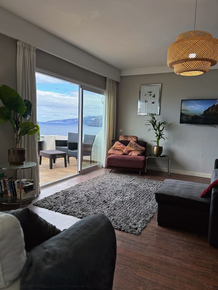 Charming apartment by the Ocean