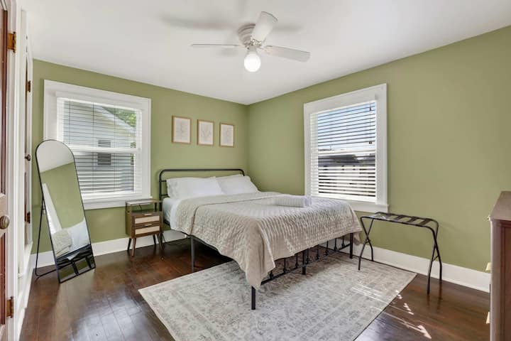 Charming Newark Home|king Bed+theater Room - Granville, OH