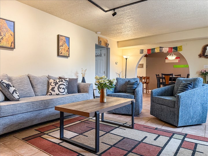 2br House | Hot Tub | Near Plaza | Pet Friendly - Santa Fe