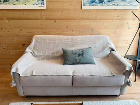 Top Airbnb: Apartment for 4–6 people – 100 m from the slopes, renovated, parking à La Salle Les Alpes