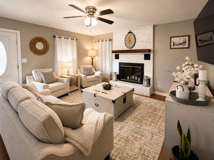 Almost Home -Hot Tub - Near The River -New Listing - New Braunfels, TX