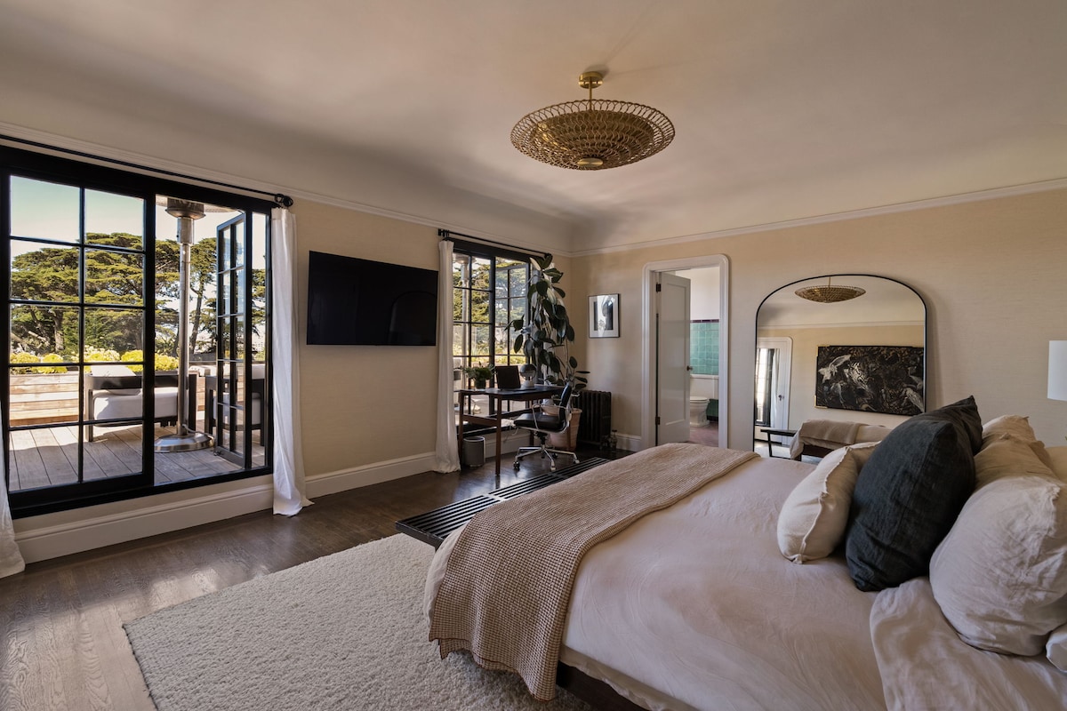 Hot Tub, Skyline Views & Prime Alamo Square Stay