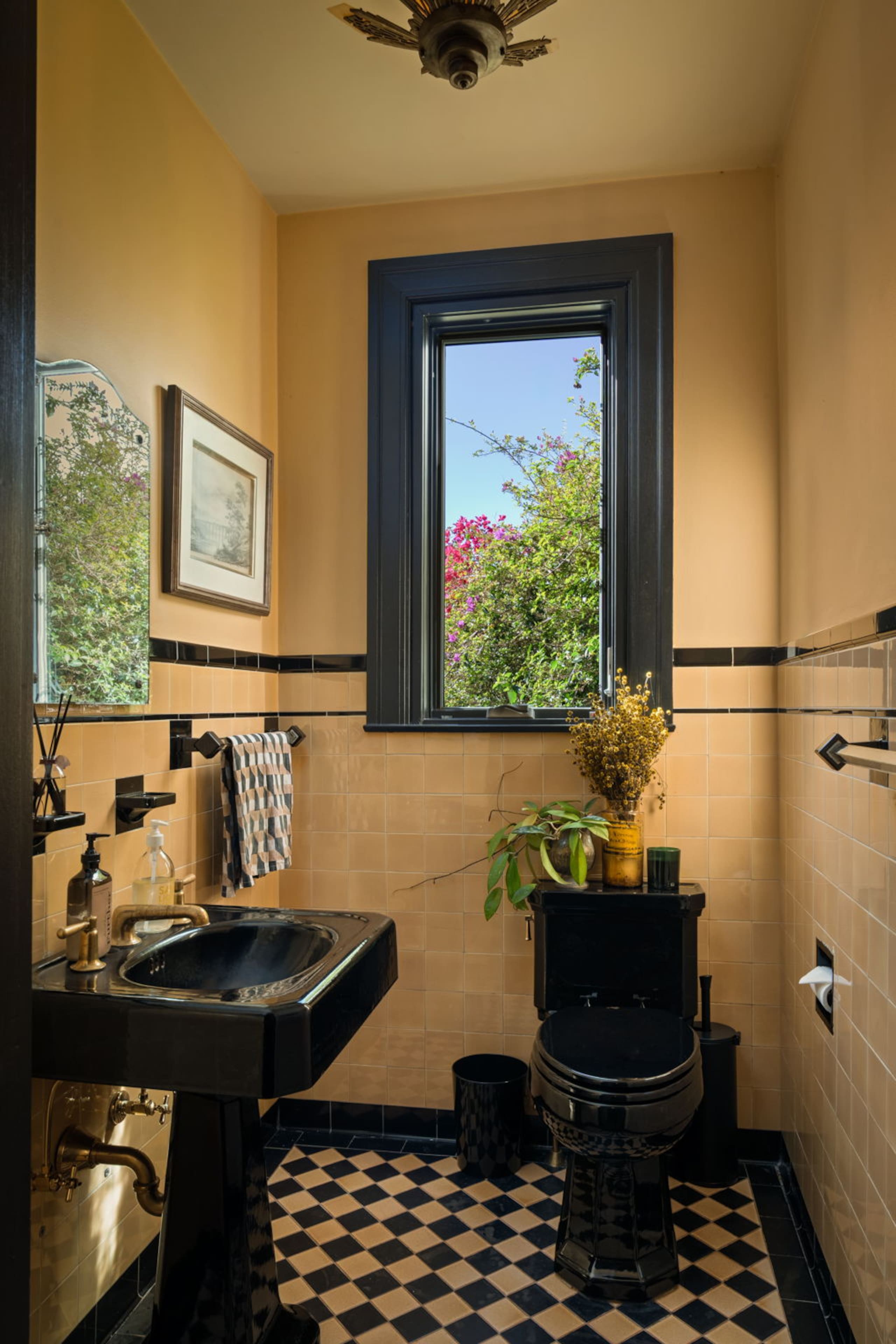 Home in San Francisco · ★5.0 · 4 bedrooms · 5 beds · 3 baths - Image 16