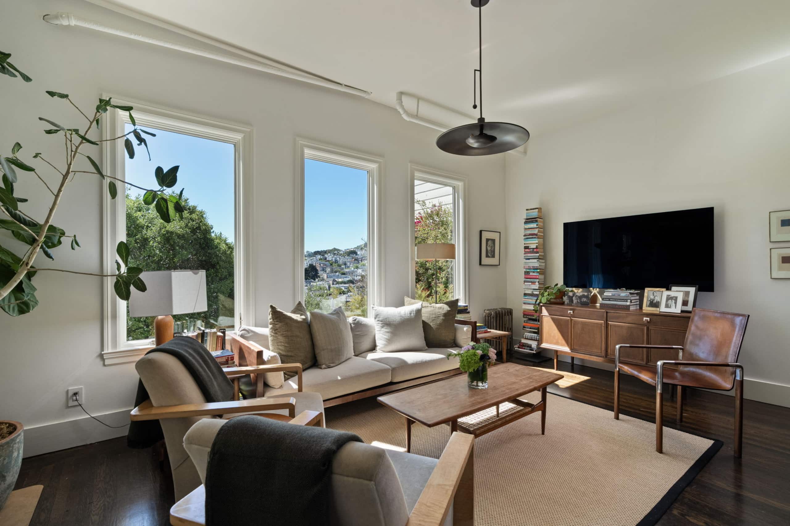 Home in San Francisco · ★5.0 · 4 bedrooms · 5 beds · 3 baths - Image 3
