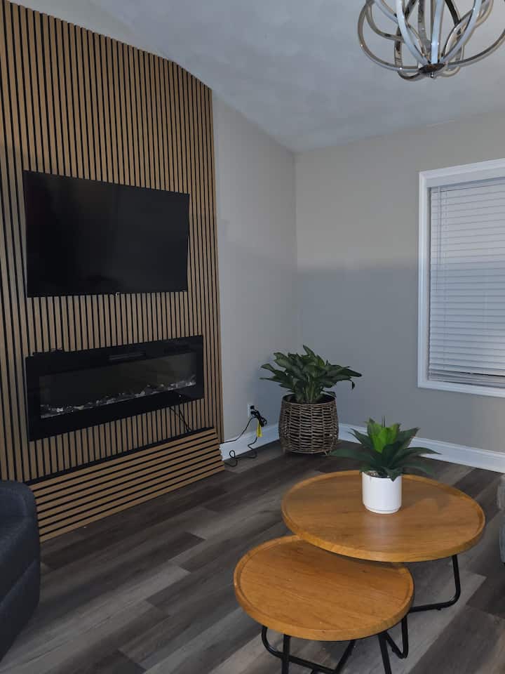 Spacious 3 Bedroom 2 Bathroom Home With Pool! - Rockford