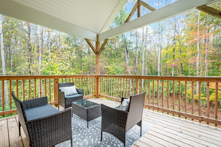 Treehouse-style 5br Retreat W/scenic Decks - Dallas, NC