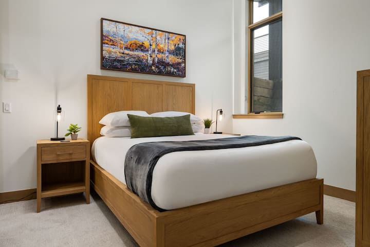 Queen Suite sa main floor
