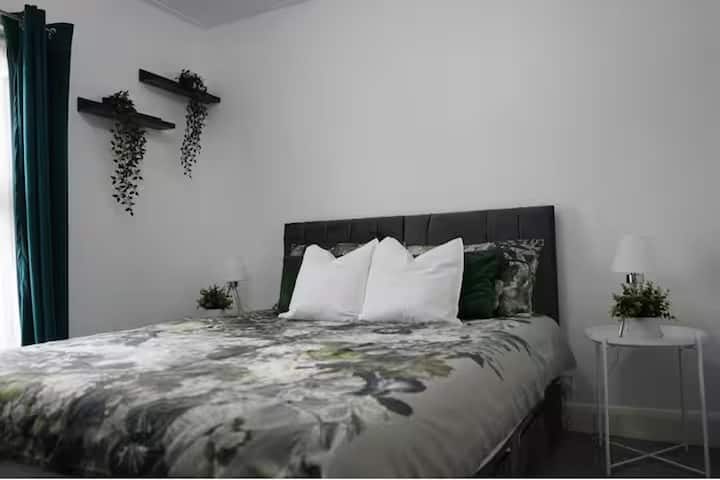 Sleeps 6 - Parking - Garden - Wifi - Bbq - Essex