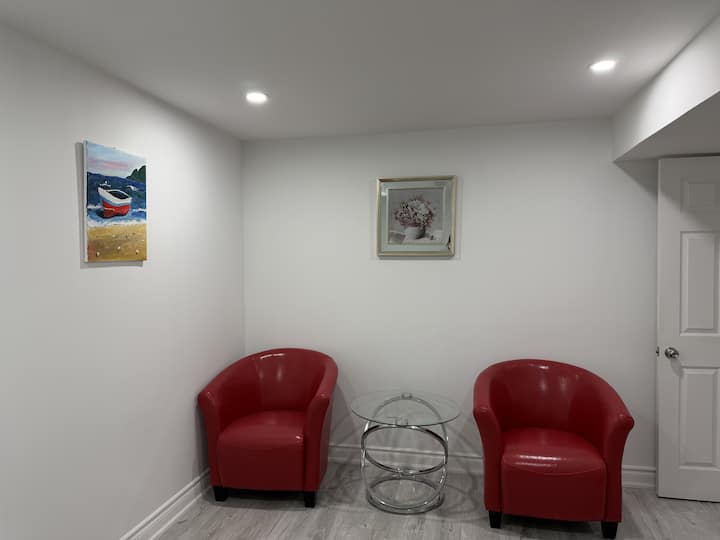 Cozy 2br Basement W/ Parking - 마크험