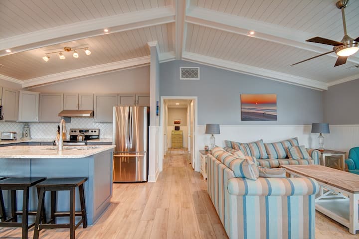 Cozy 3-bedroom Getaway In Surf City! - Topsail Beach, NC