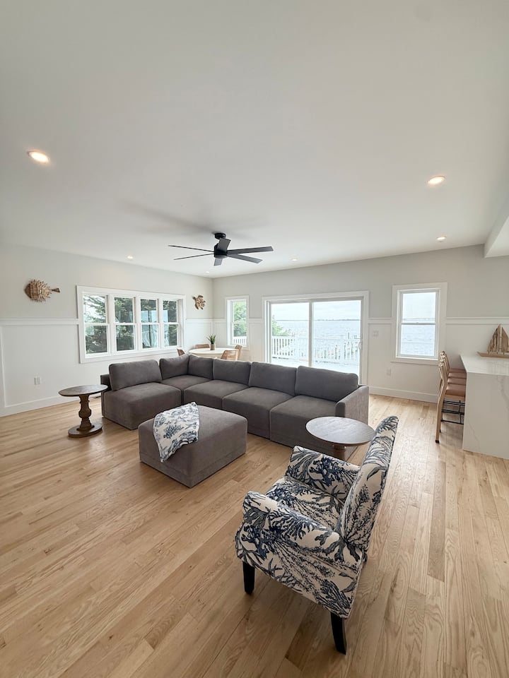 New Luxury Waterfront Home! 8 Min To Beach - Toms River, NJ