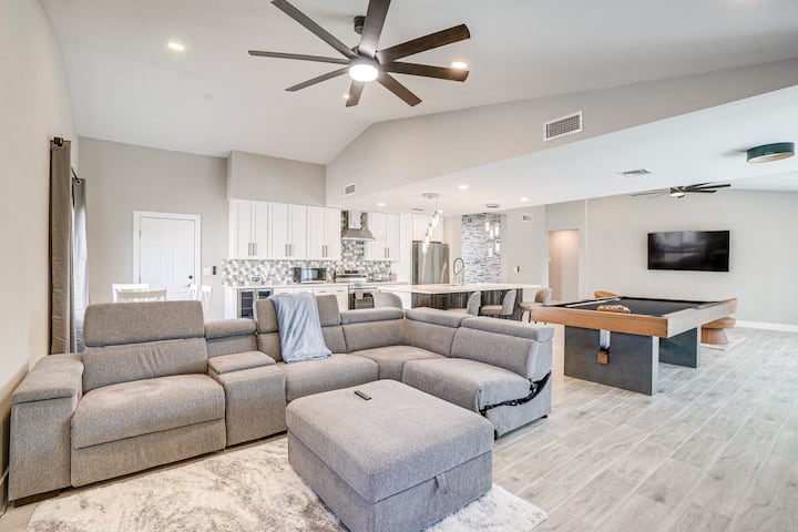Modern Peoria Escape - 3 Bed Pool And Pool Table - Sun City, AZ