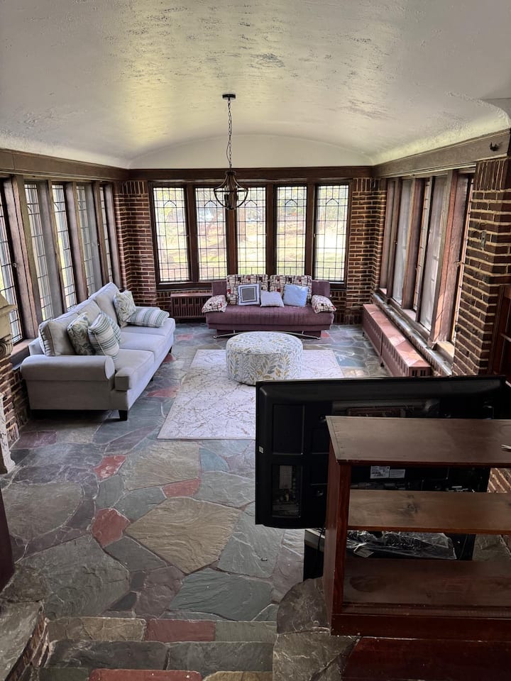 Luxury Private Suite On A Historic Estate - Albany, NY