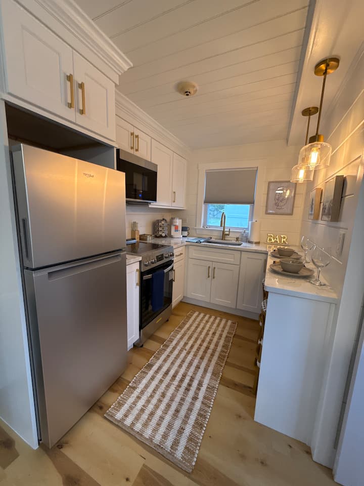 Mile To Beach & Downtown Renovated Coastal Studio - 羅德島州