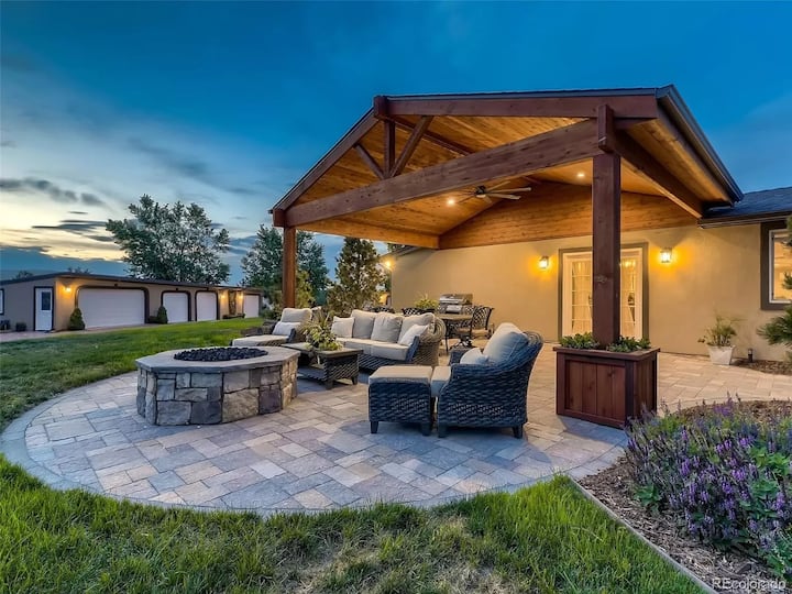 Red Rocks + Golf Retreat | Patio, Yard & Fire Pit - 萊克伍德