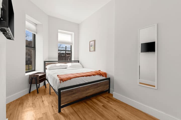 Extra Large Rm Wi-Fi, W-D, terrace, Near Train