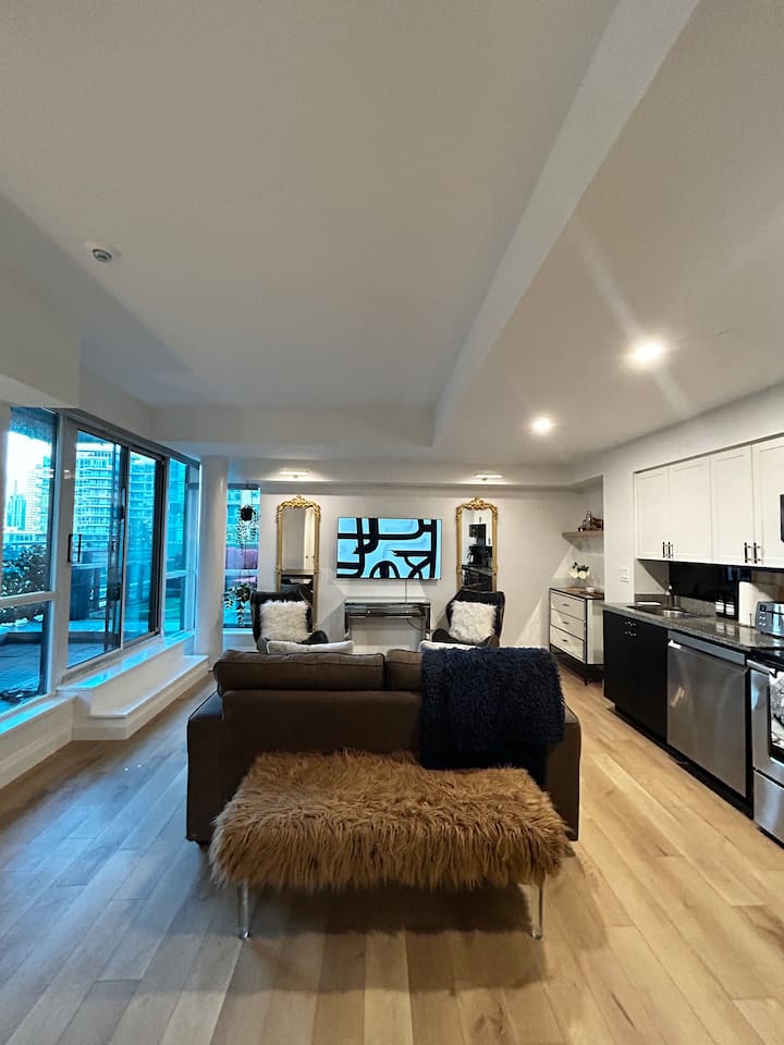 Stylish Downtown Condo Near Cn Tower & Bmo Field - Toronto