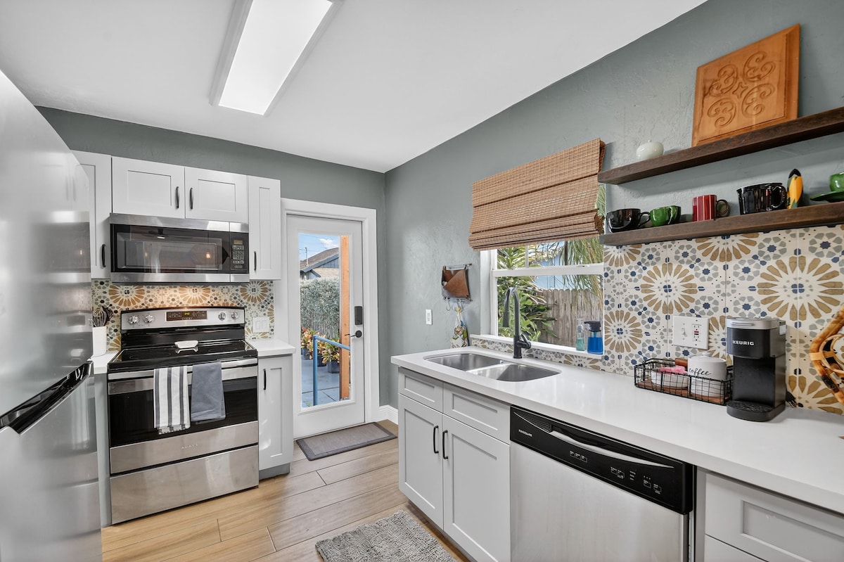 Full kitchen image 1