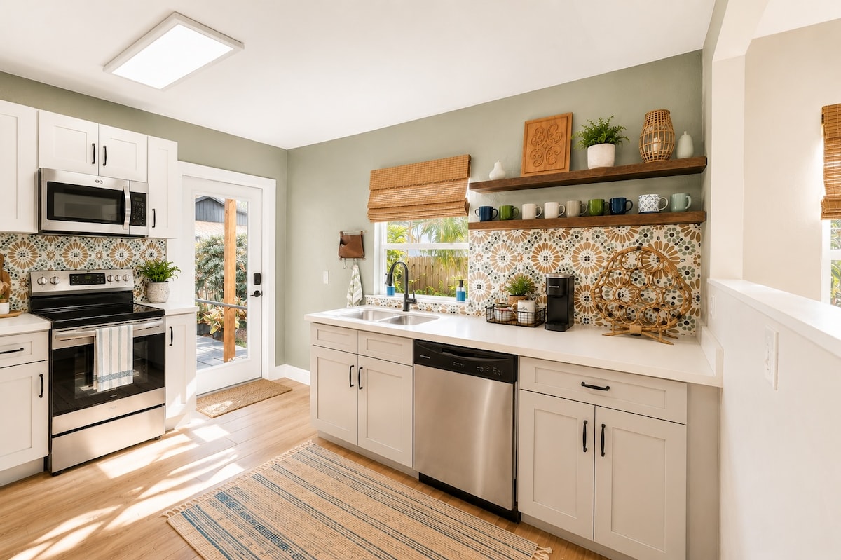 Full kitchen image 2