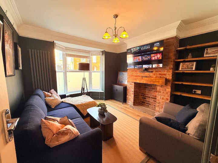 Modern 2br Home W/driveway | Sleeps 6 - Lincoln