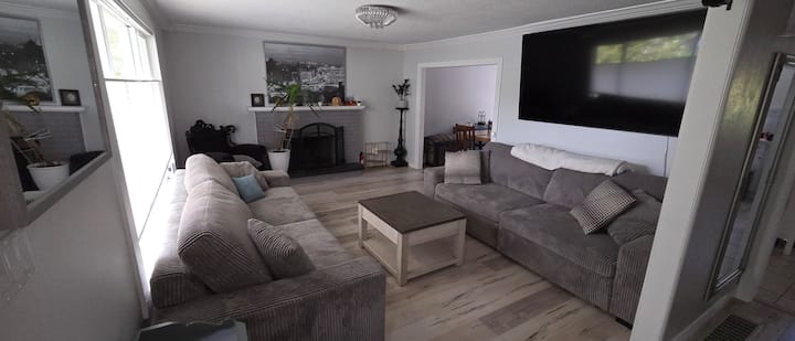 3-bedroom House With Backyard, Patio And Hot-tub - Sooke