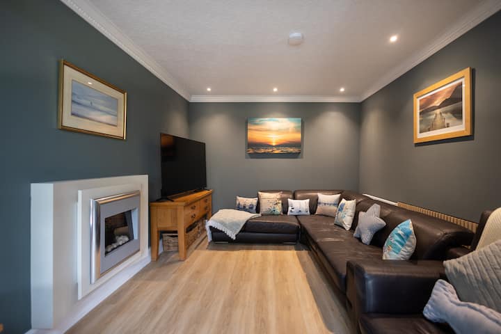 Chic Accessible Coastal Stay: Beach, River & Sauna - Bournemouth