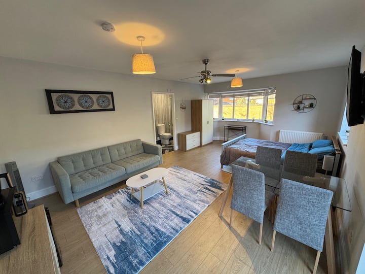 Stylish Studio Annexe With Private Patio - Loughborough