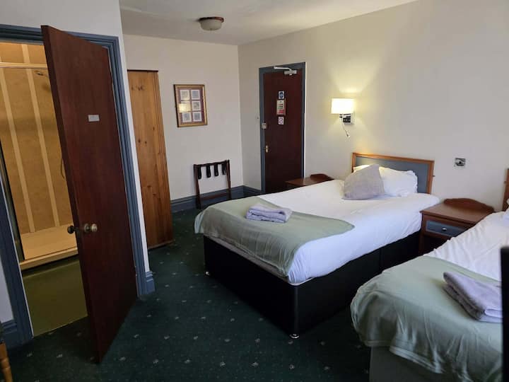 Twin-large-sdb Privée Avec Douche - Gloucester