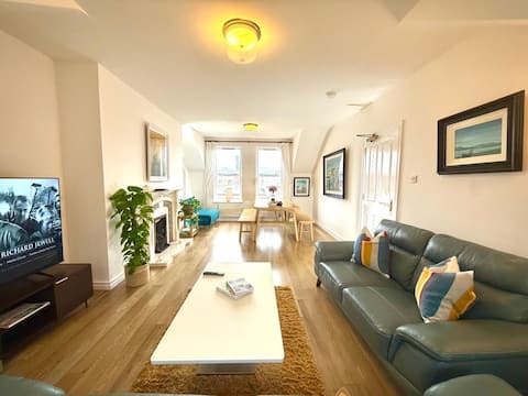 Top Airbnb: Spacious, peaceful apartment in Queen's Quarter in Windsor