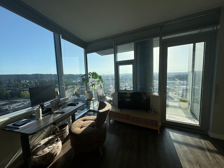 Lux High-rise With Views, Easy Access To Stadiums - Redmond, WA