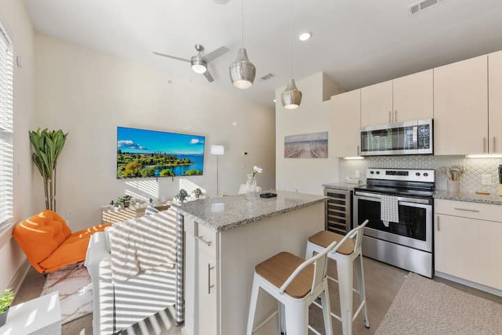 1 Bedroom + Gated Parking + Private Yard Lakewood! - Dallas, TX