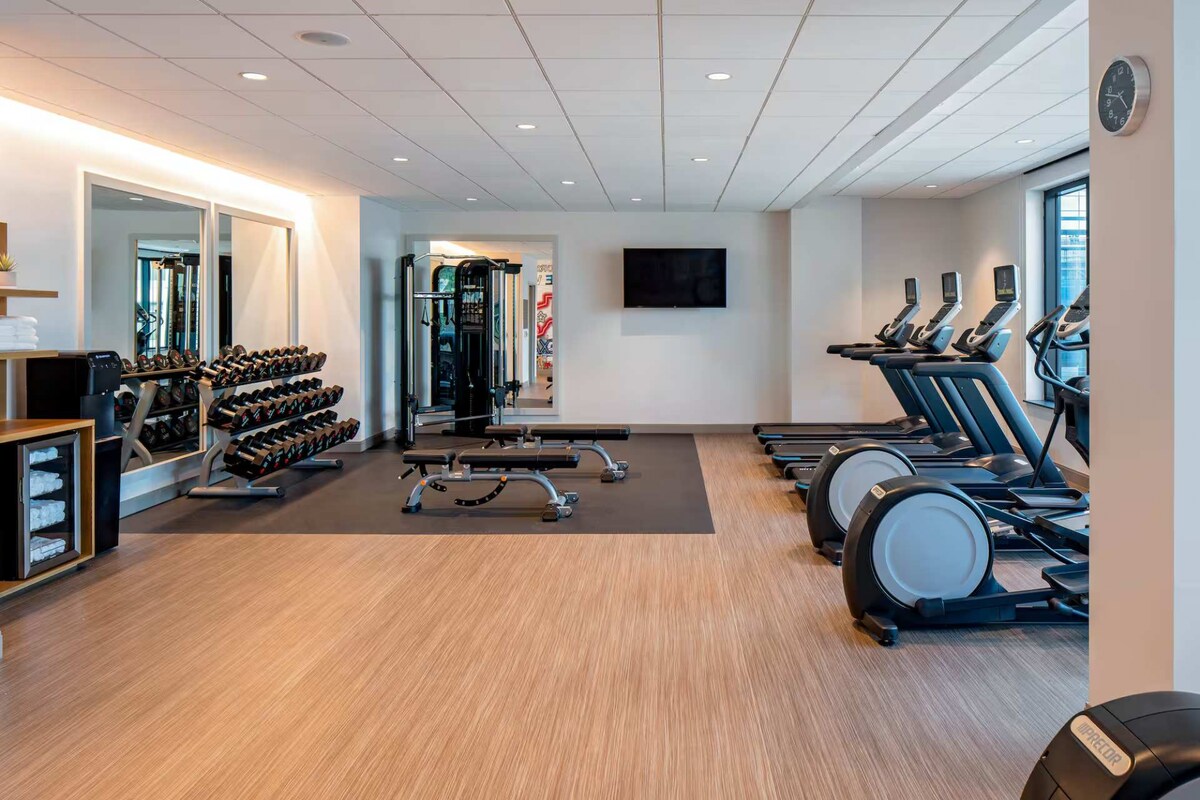 Steps to UT Austin with Restaurant, Rooftop & Gym