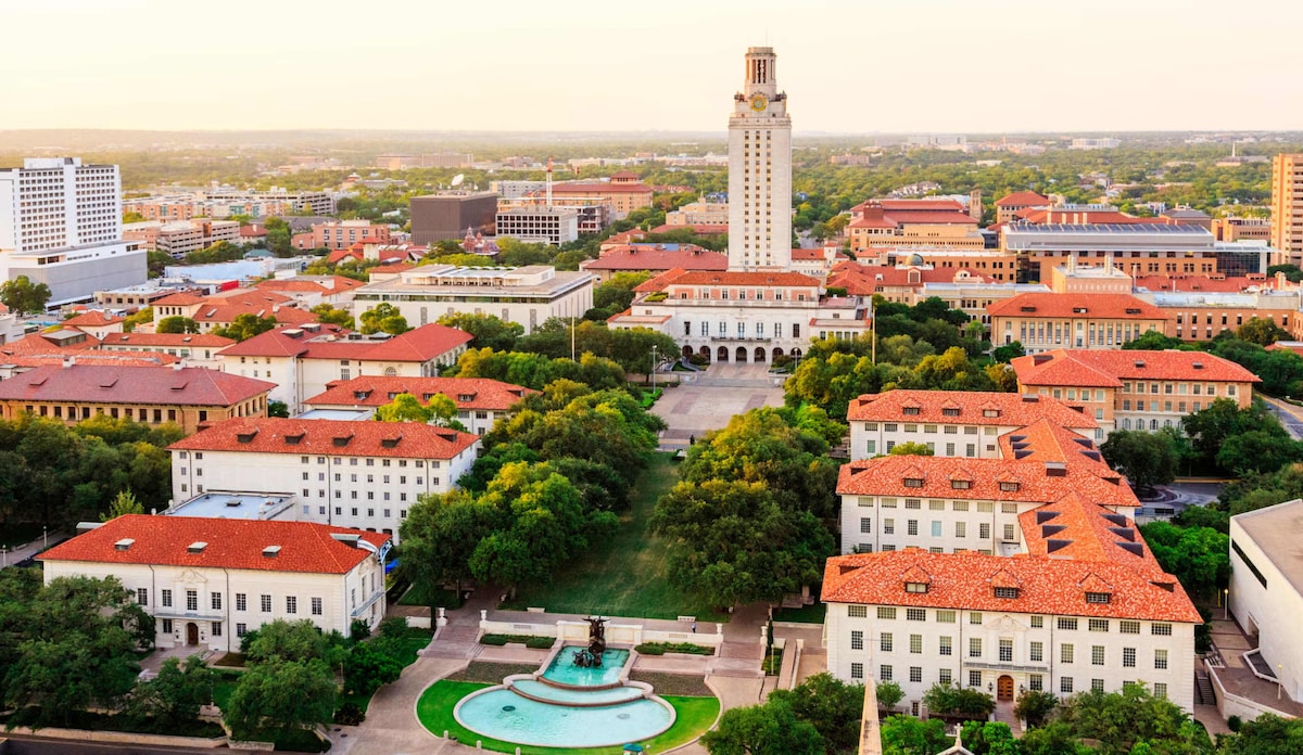 Steps to UT Austin with Restaurant, Rooftop & Gym