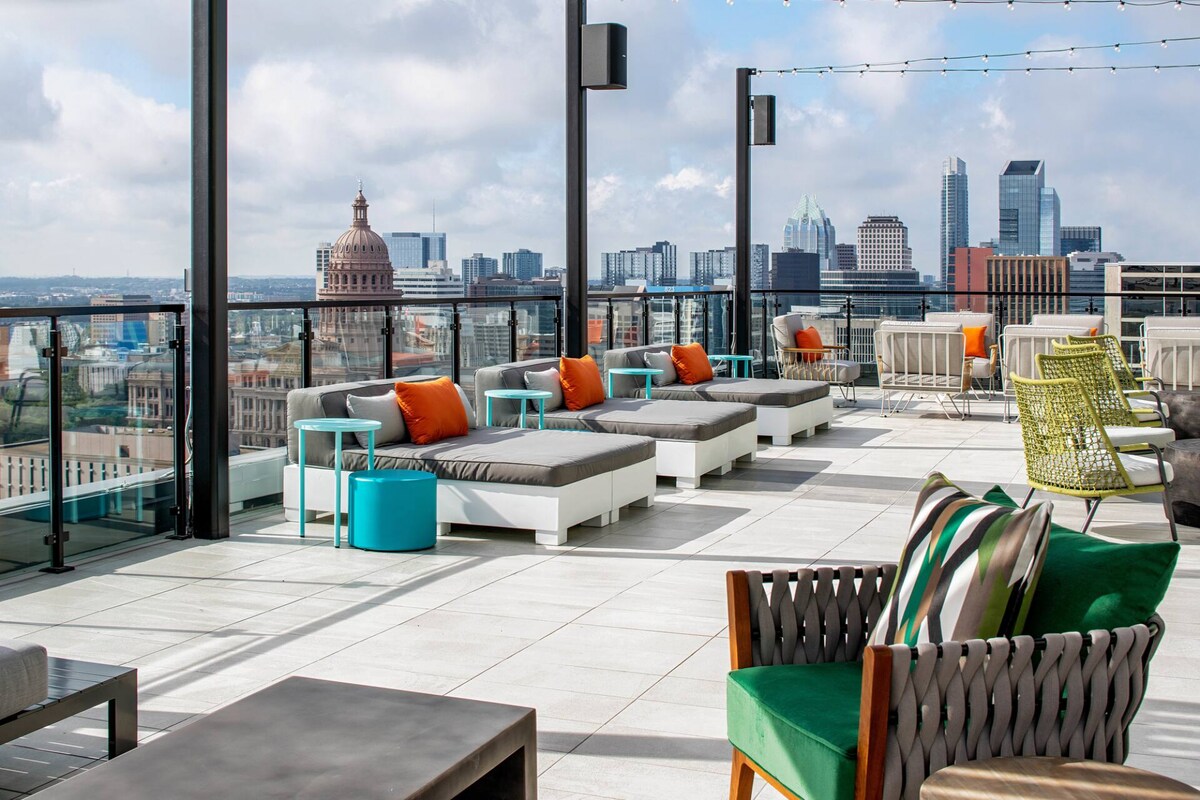 Steps to UT Austin with Restaurant, Rooftop & Gym