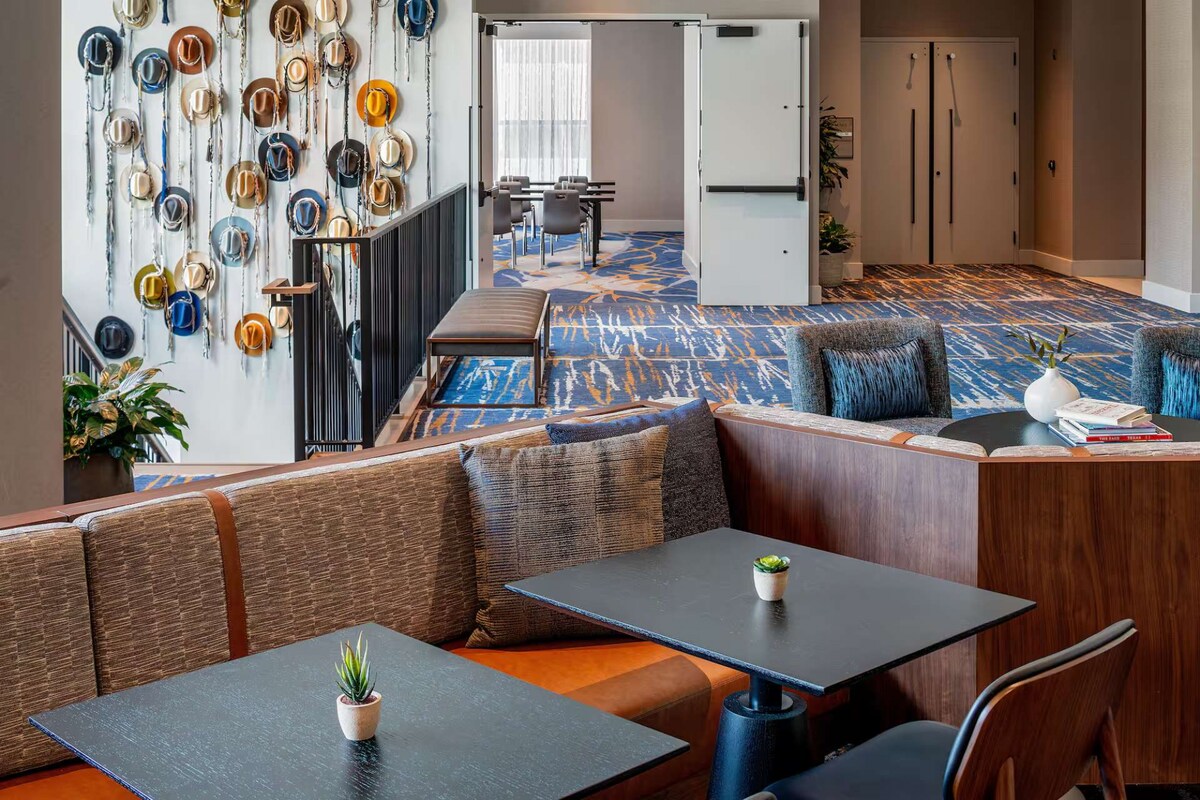Steps to UT Austin with Restaurant, Rooftop & Gym