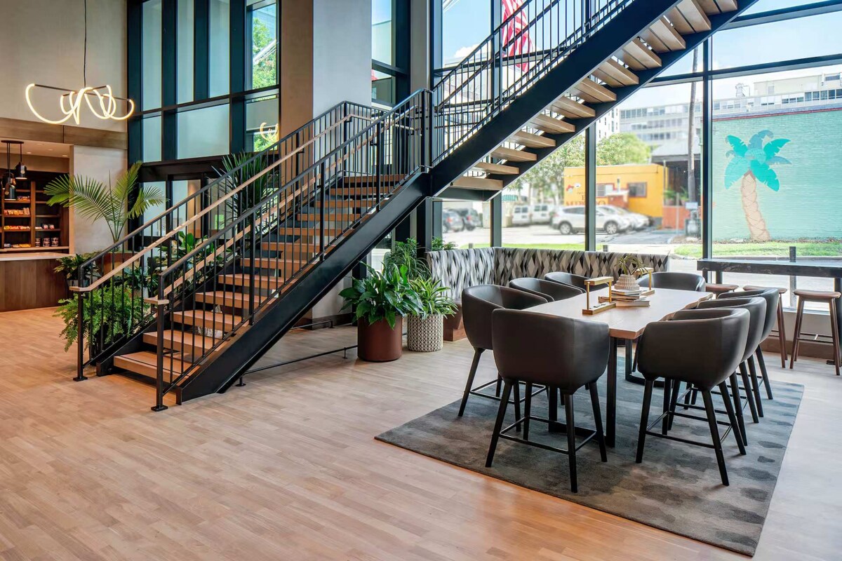Steps to UT Austin with Restaurant, Rooftop & Gym