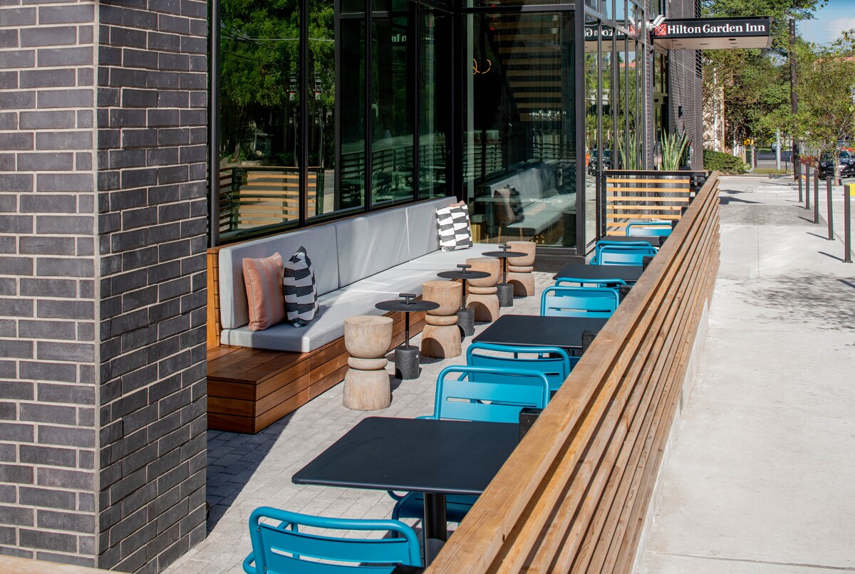 Steps to UT Austin with Restaurant, Rooftop & Gym