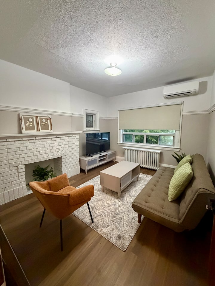 1 Min To Subway! Cozy Suite Near High Park. - Lakeshore