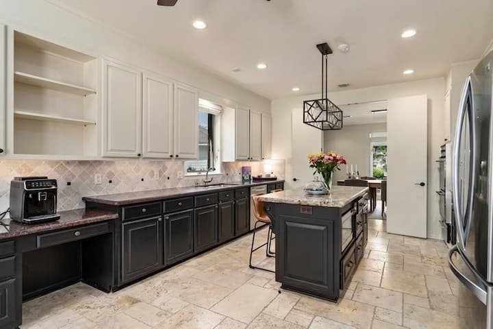 Private Family Upstairs Suite In West End - Beaumont, TX