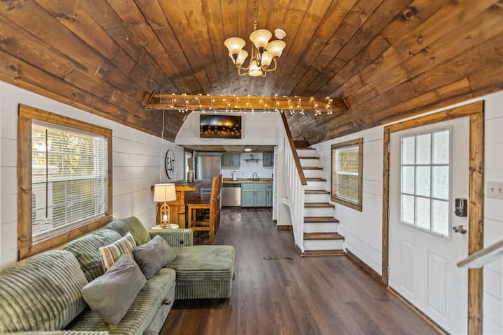 New Unique Home. Direct Access 2 Brimstone Trails - Rugby, TN