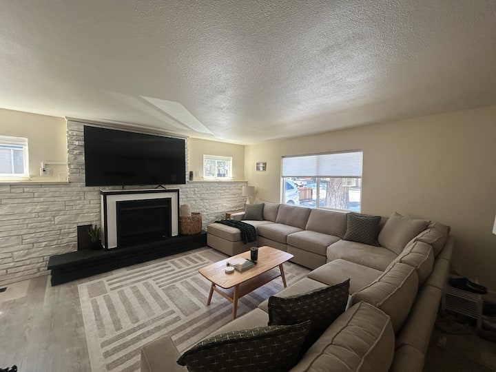 Brand New Spacious Retreat 5br • 3ba • Sleeps 10+ - South Lake Tahoe, CA