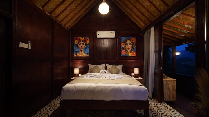 Jungle Bath + Paranomic Views | Sidemen Villa - Sidemen